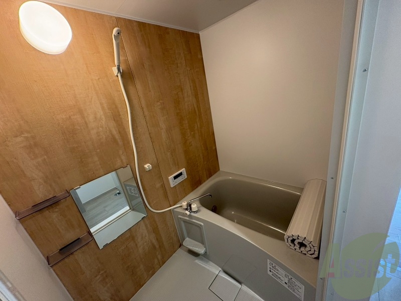 バス・シャワールーム　浴槽が広いので日々の疲れも癒されますね。