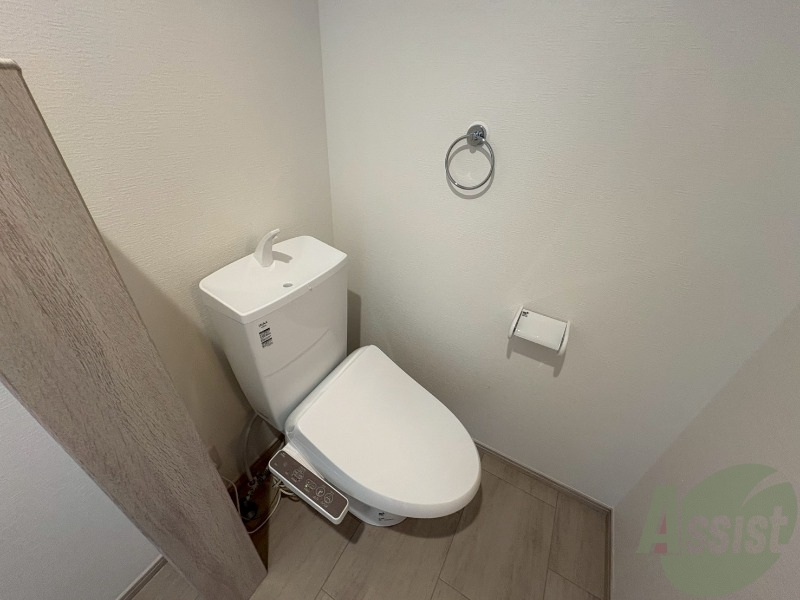 トイレ　ウォシュレットが付いてるのは嬉しいですね。