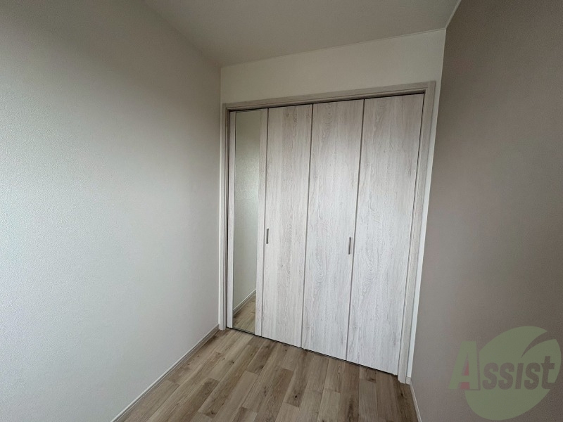 収納　お部屋にクローゼットがあるので収納にも便利ですね。