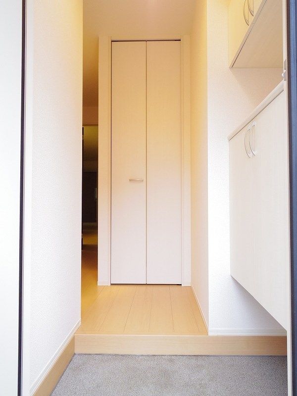 玄関　※別号室同施工写真※
