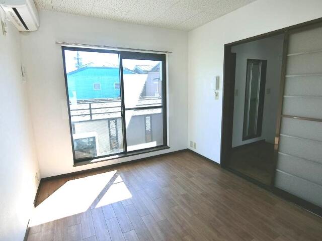 居室・リビング　前回募集時の写真です