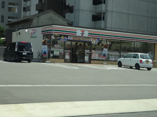 コンビニ　セブンイレブン（コンビニ）まで120m