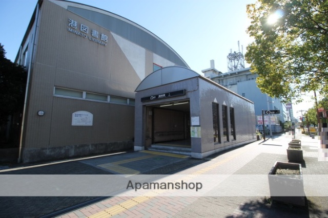 図書館　港図書館（図書館）まで641m