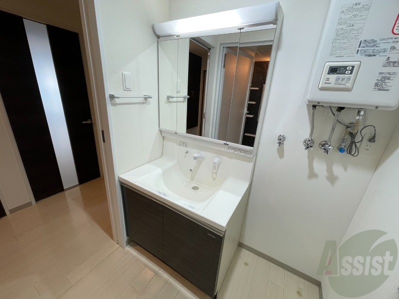 洗面設備　洗面台は独立していて使いやすそうですね。