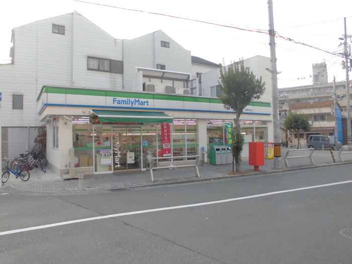 コンビニ　ファミリーマート川端寺内町店（コンビニ）まで218m