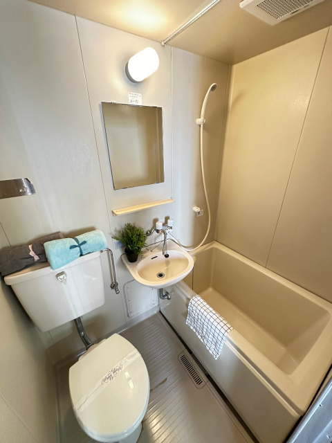 バス・シャワールーム　ユニットバスでお掃除らくらく☆浴室内に洗面台・トイレ付きです