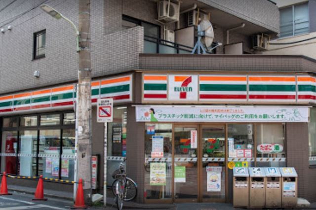 コンビニ　セブンイレブン大田区大森駅南店（コンビニ）まで374m