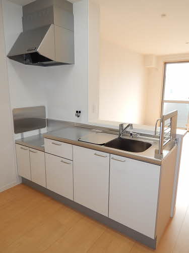 キッチン　会話の弾むカウンター式のキッチンでお料理も楽しくなります