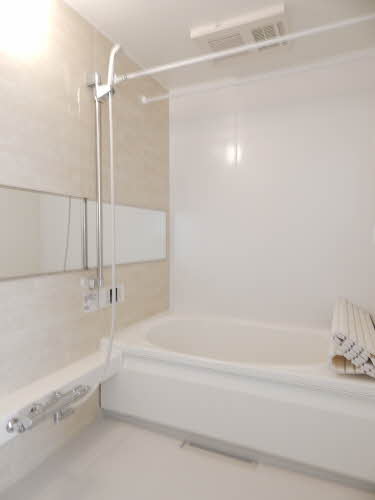 バス・シャワールーム　24時間換気機能や追焚機能付ゆったりバスルームです