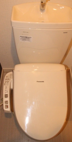 トイレ　温水洗浄機能付トイレ（同一仕様写真）