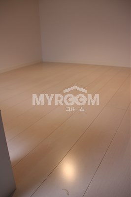 その他部屋・スペース　窓付きのロフト部屋もあり（同一仕様写真）