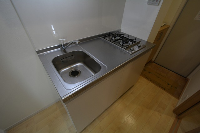 キッチン　壁付けキッチンでスペースを最大限有効活用できます！