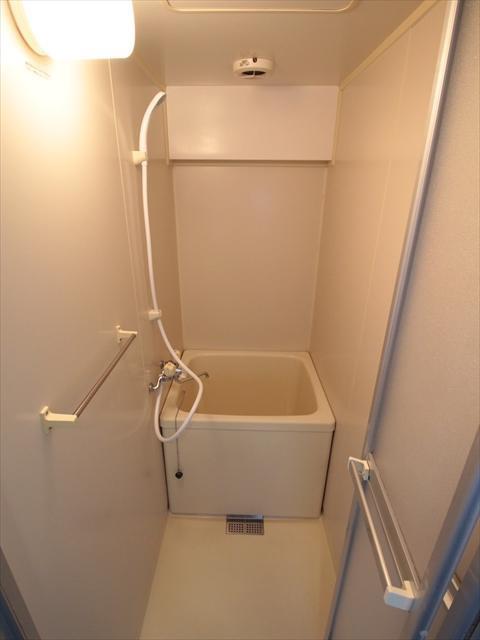 バス・シャワールーム　松山市山越　エンブレム山越　浴室