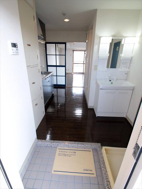 玄関　松山市山越　エンブレム山越　玄関