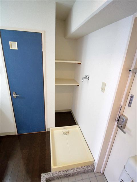 その他設備　松山市山越　エンブレム山越　室内洗濯機置場