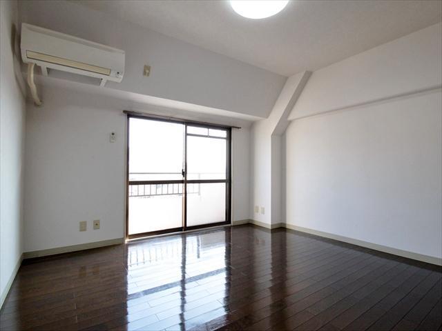 居室・リビング　松山市山越　エンブレム山越　リビング