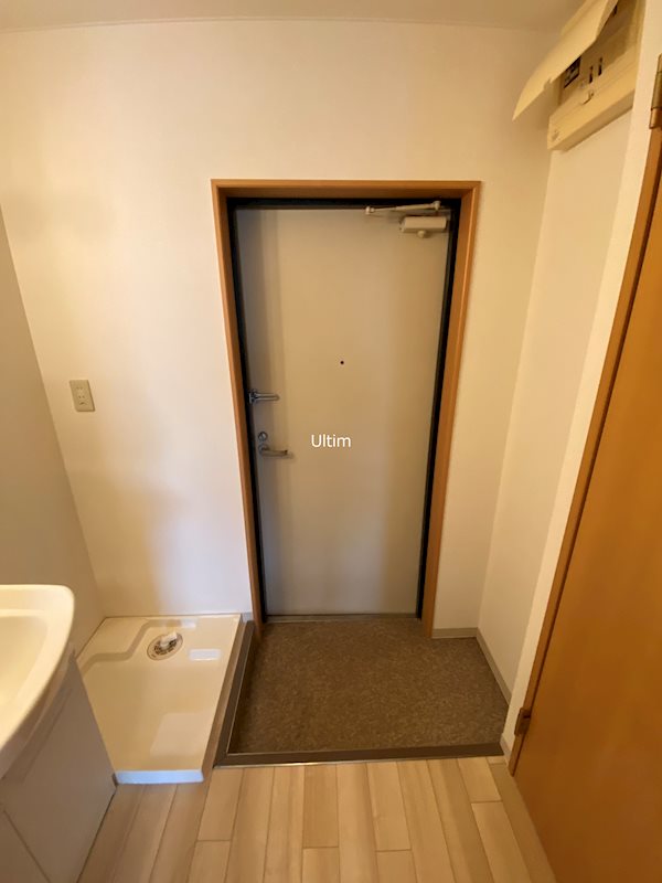 玄関　別部屋の写真