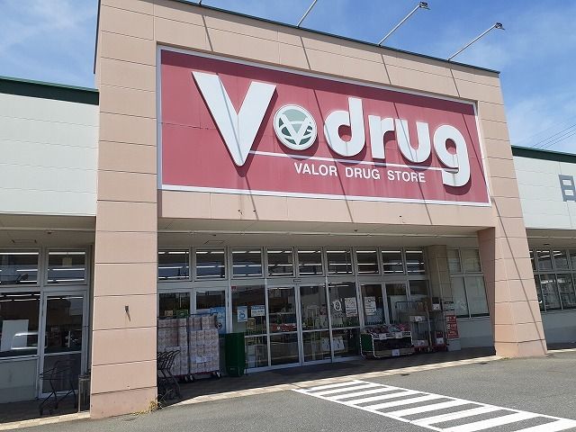 ドラックストア　Ｖドラッグ青山店（ドラッグストア）まで430m