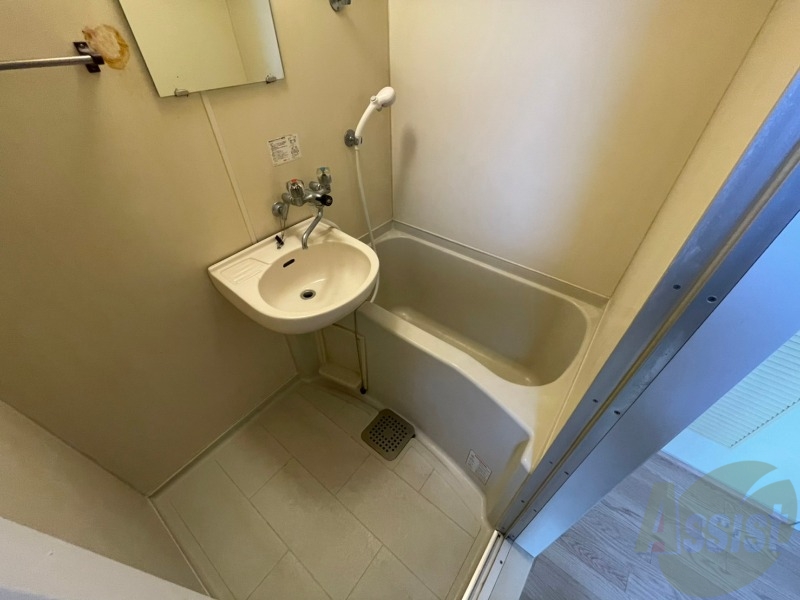 バス・シャワールーム　ユニットバスです。疲れを癒すのに欠かせませんね！