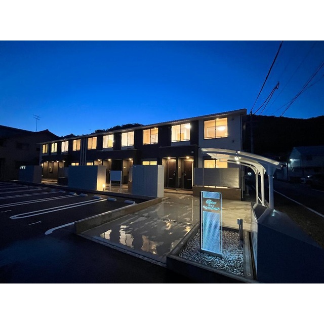 建物外観　夜間