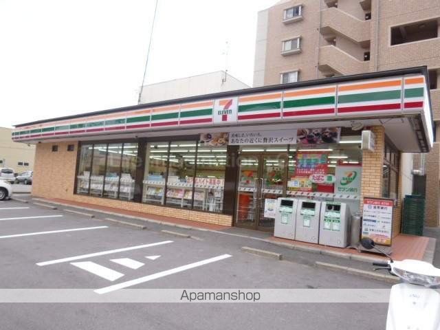 コンビニ　セブンイレブン（コンビニ）まで303m