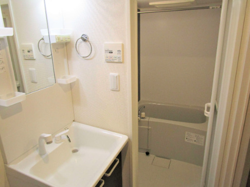 洗面設備　使いやすい洗面所です