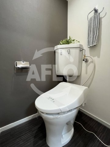 トイレ　レスポワール北堀江　温水洗浄便座