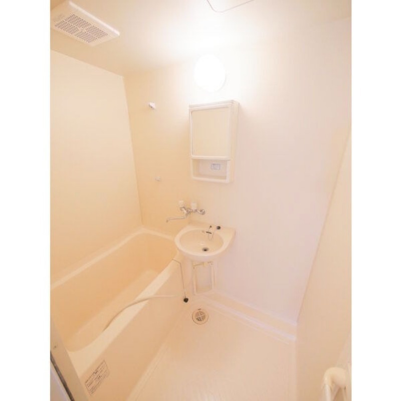 洗面設備　便利な洗面台付きでございます！