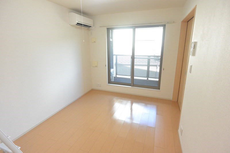 居室・リビング　フローリング仕上げ