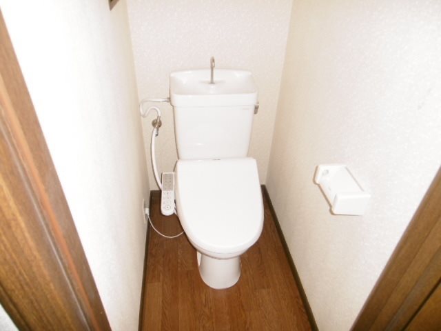 トイレ　人気のバストイレ別仕様です。