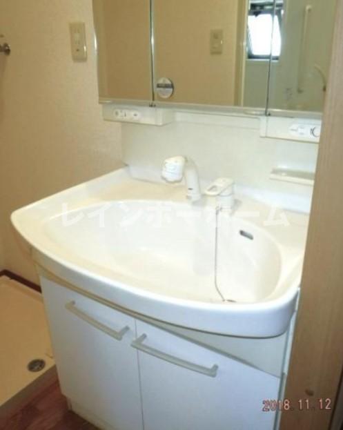 洗面設備　脱衣スペースもあります