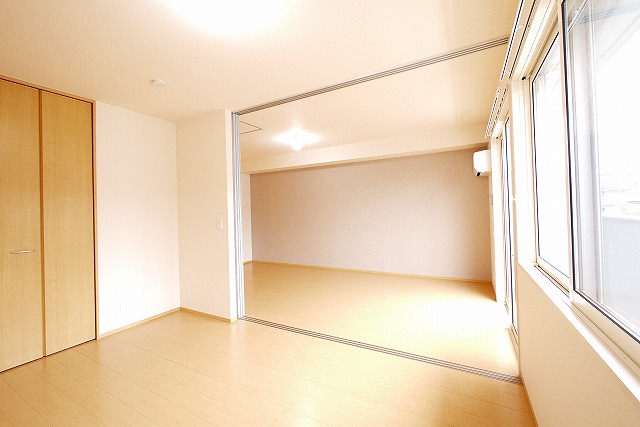 その他部屋・スペース　落ち着いた色調の洋室です