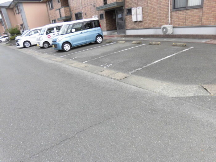 駐車場　駐車スペースもあります☆