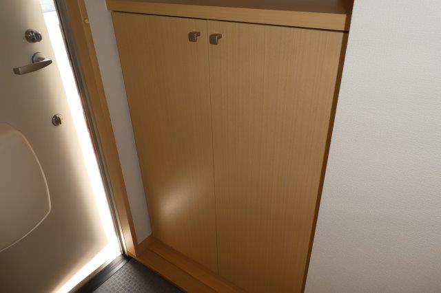 玄関　シューズボックス