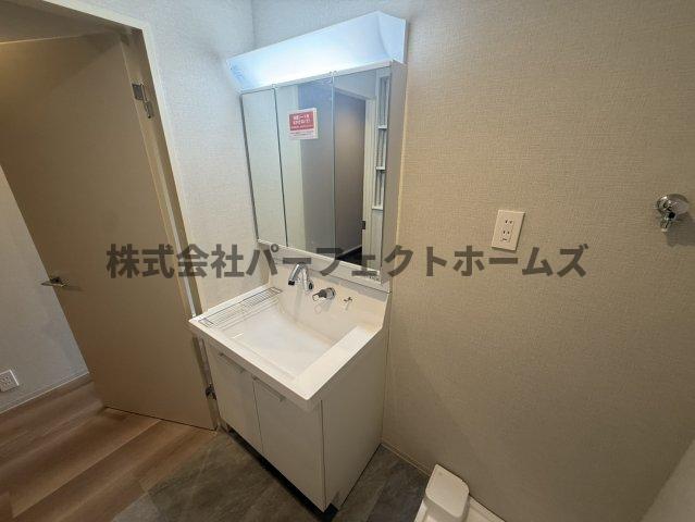 洗面設備　独立洗面台あり、毎朝おしゃれに忙しい女性の方におすすめです