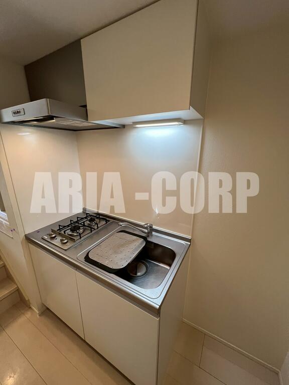 キッチン　人気の２口コンロ、お料理や洗い物時に役立つ補助プレート付♪