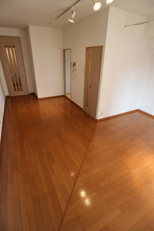 その他部屋・スペース　証明もオシャレな洋室です。