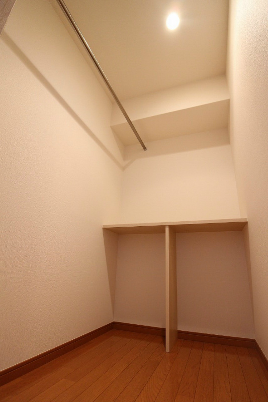 収納　収納力の高いウォークインクローゼットです。