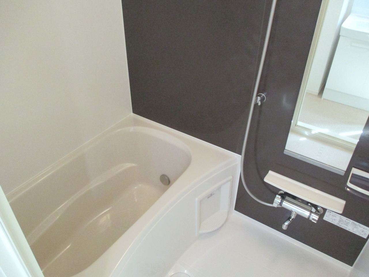 バス・シャワールーム　浴室乾燥・追い焚き機能付きで便利です♪