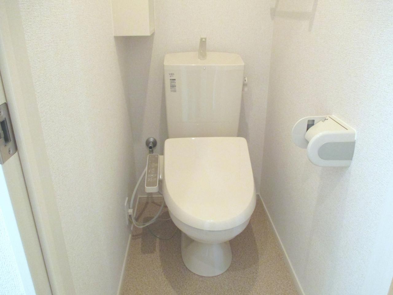 トイレ　温水洗浄便座機能付き♪