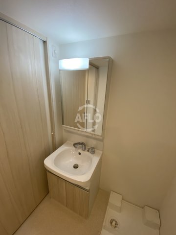 洗面設備　TROMMEL HEIM NAMBA　独立洗面台