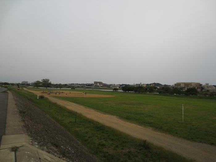 公園　和泉多摩川河川敷（公園）まで700m