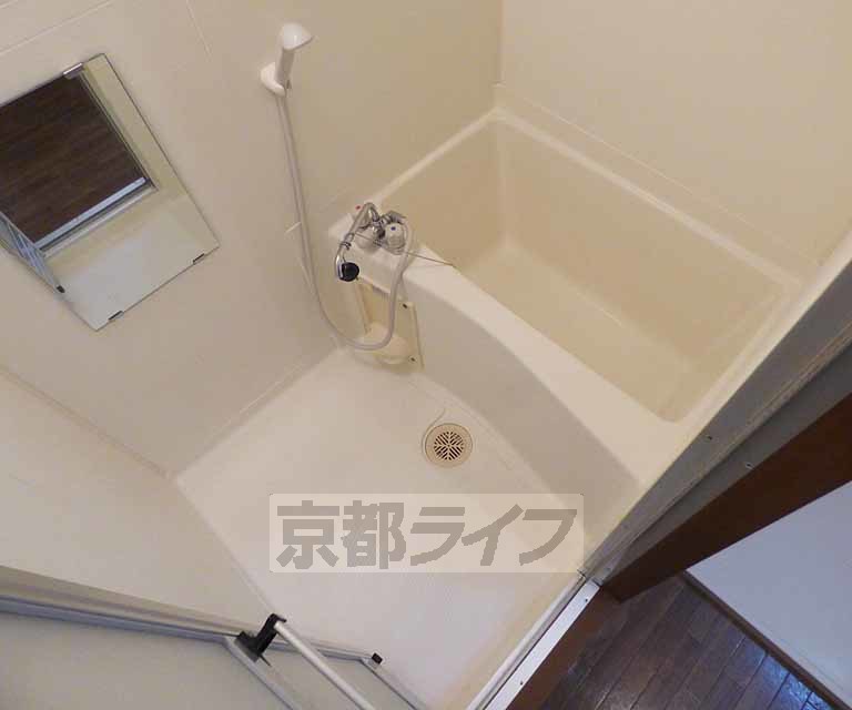 バス・シャワールーム　バスルームです