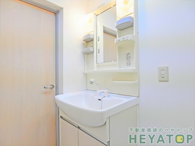 洗面設備　忙しい朝の身支度に便利な洗面化粧台