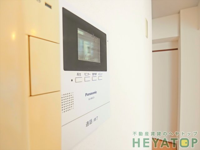 セキュリティ　不意の訪問もモニター付きドアホンで安心確認