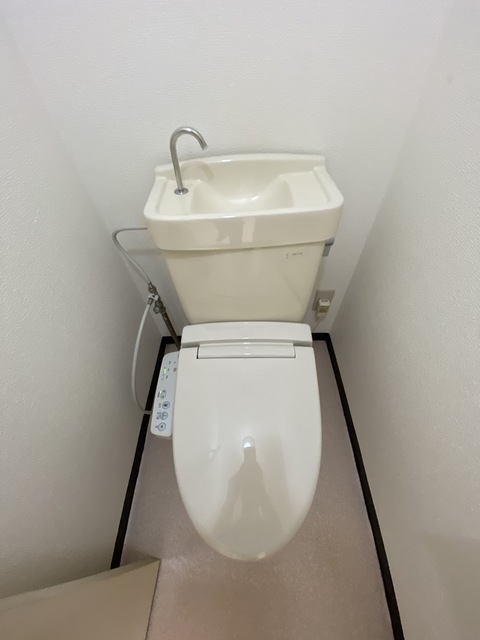 トイレ　機能付トイレは嬉しいポイントですね。