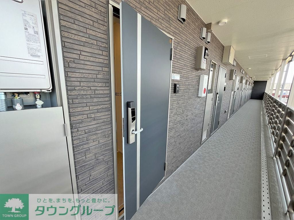 玄関　同タイプの写真になります。