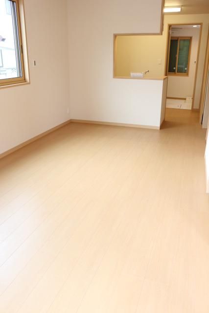 居室・リビング　中部屋の為で窓はございません