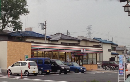 コンビニ　セブン-イレブン 東松山幸町店（コンビニ）まで493m