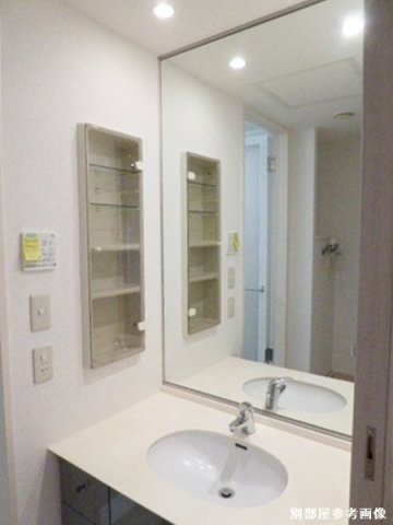 洗面設備　身支度に欠かせない独立洗面台♪